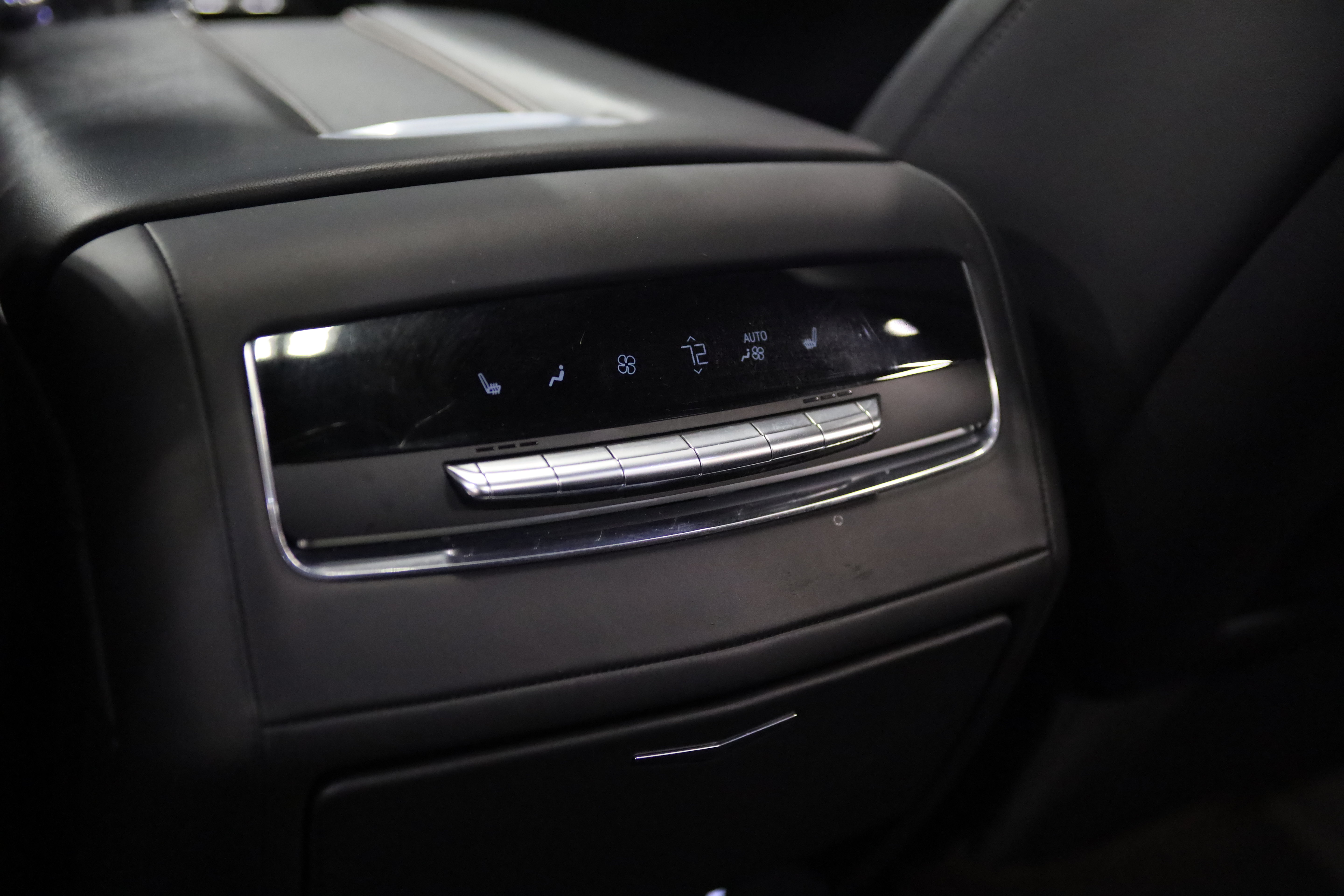 Used 2024 Cadillac Escalade ESV V AWD/4WD image 44