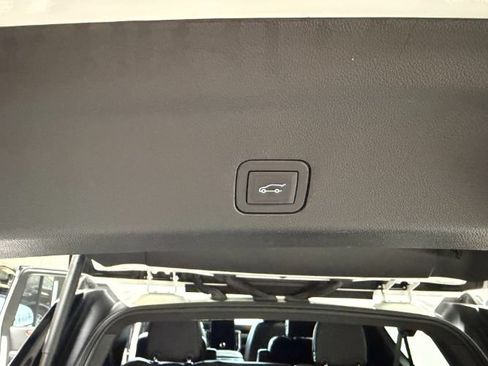 Used 2025 GMC Yukon XL Denali AWD/4WD image 31
