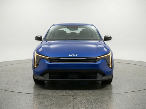 Used 2025 Kia K4 LXS image 2