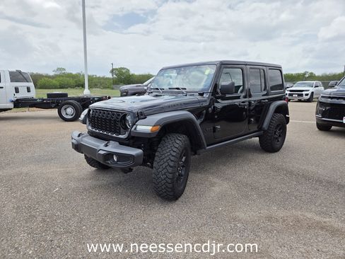 Used 2025 Jeep Wrangler Willys image 3