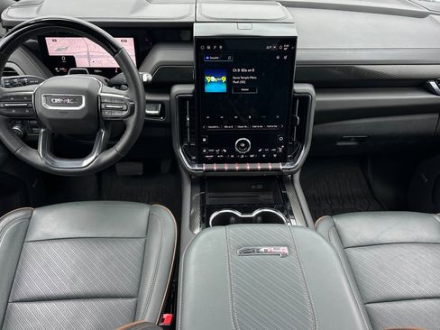 Used 2025 GMC Yukon XL AT4 image 13