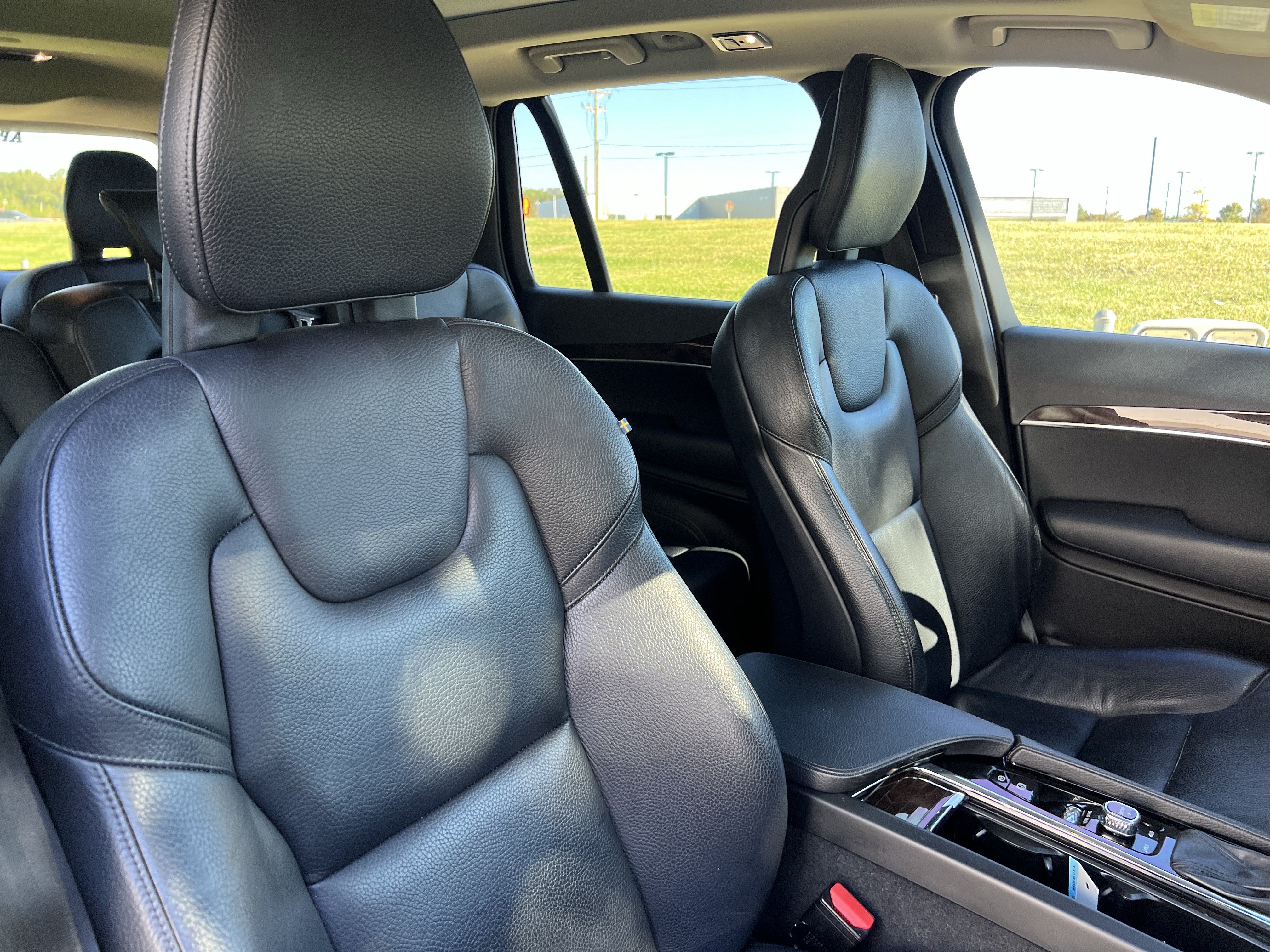 Used 2016 Volvo XC90 T6 Momentum w/ Momentum Plus Package AWD/4WD image 35
