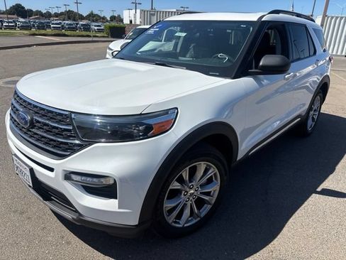 Certified 2023 Ford Explorer XLT w/ Equipment Group 202A AWD/4WD image 2