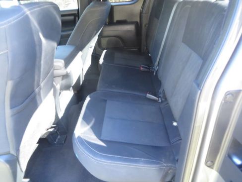 Used 2017 Nissan Titan SV image 27