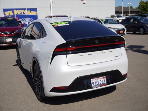 Used 2024 Toyota Prius XLE AWD/4WD image 9