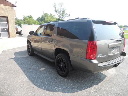 Used 2011 GMC Yukon XL SLT w/ SLT-2 Equipment Package AWD/4WD image 52