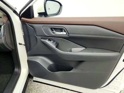 Used 2022 Nissan Rogue SV w/ SV Premium Package image 26