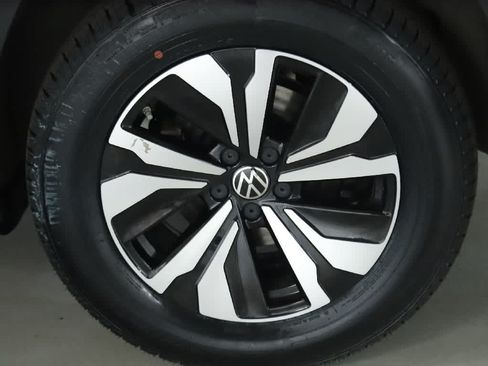 Used 2024 Volkswagen Atlas SE AWD/4WD image 39