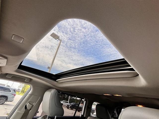 Used 2021 Toyota Highlander XLE FWD image 22