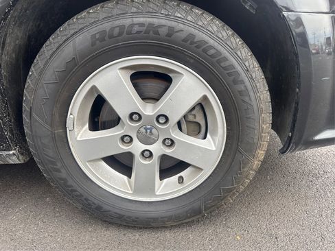 Used 2012 Dodge Grand Caravan SXT w/ UConnect Hands-Free Group FWD image 23