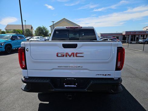 Used 2024 GMC Sierra 1500 AT4X AWD/4WD image 4