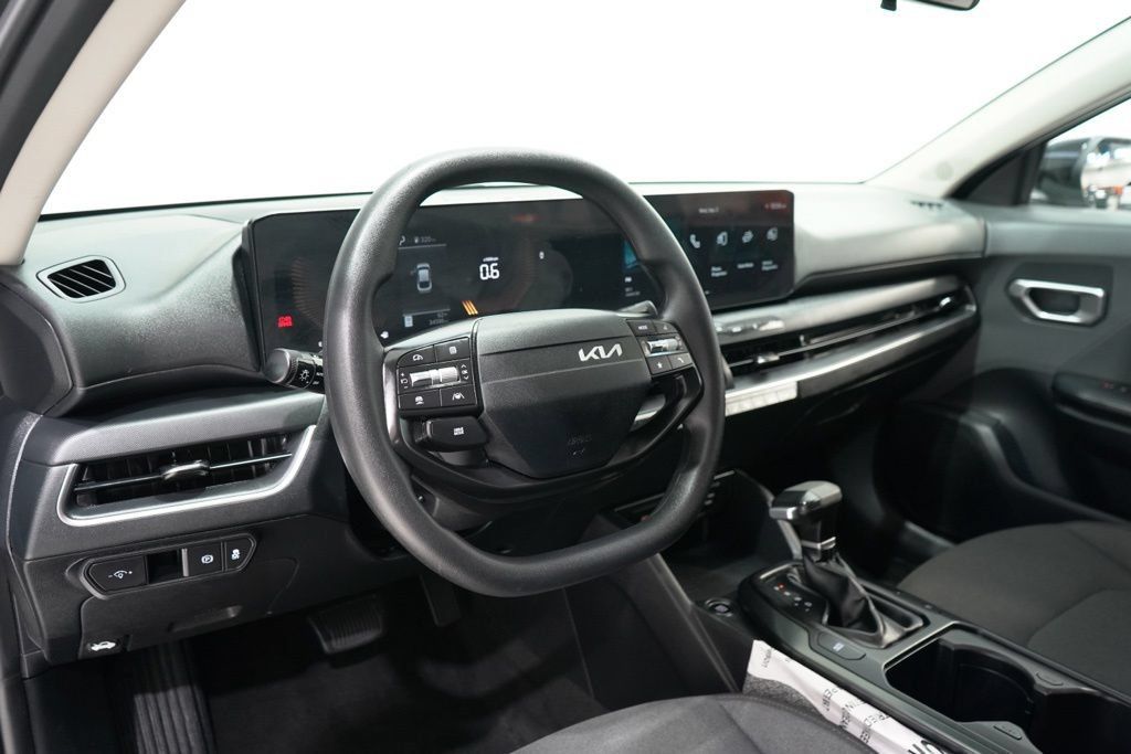 Used 2025 Kia K4 FWD image 15
