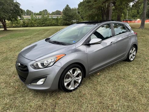 Used 2013 Hyundai Elantra GT w/ Style Pkg FWD image 3