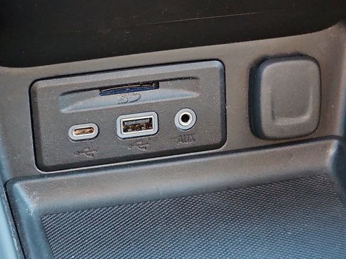 Used 2023 GMC Terrain SLT image 24