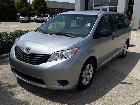 Used 2017 Toyota Sienna L FWD image 3