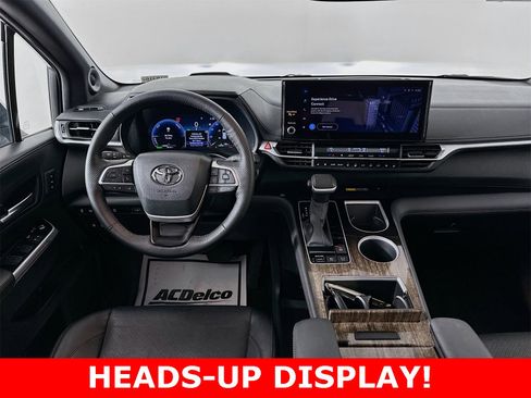 Certified 2025 Toyota Sienna Platinum image 24