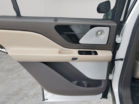 Used 2023 Lincoln Aviator Reserve w/ Equipment Group 201A image 17