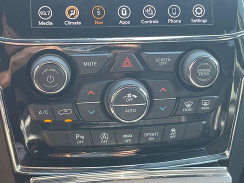 Used 2020 Jeep Grand Cherokee Limited w/ Premium Lighting Group RWD image 25