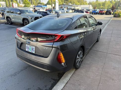 Used 2022 Toyota Prius Prime XLE FWD image 5