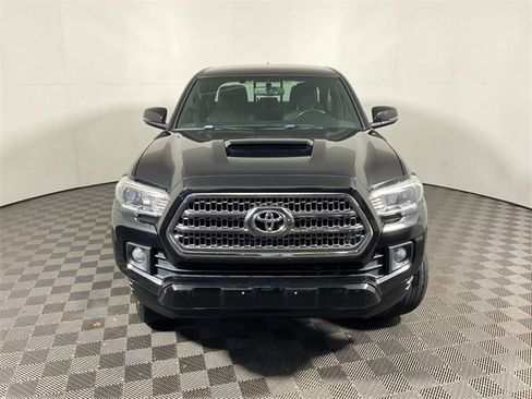 Used 2016 Toyota Tacoma TRD Sport image 5