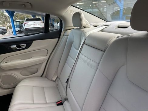 Used 2019 Volvo S60 T6 Momentum w/ Multimedia Package image 34