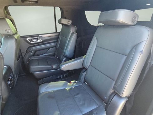 Used 2021 Chevrolet Suburban Z71 image 33