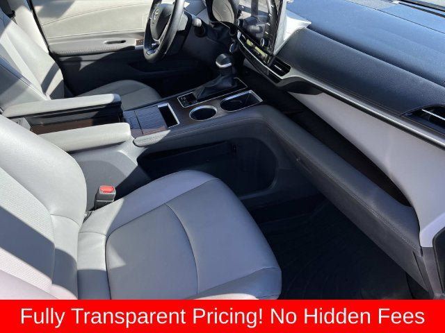 Used 2022 Toyota Sienna XLE FWD image 22