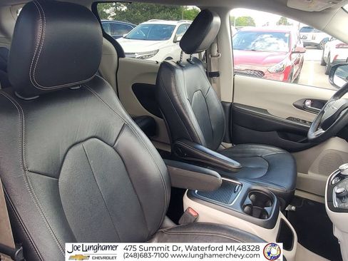 Used 2022 Chrysler Pacifica Touring-L FWD image 27