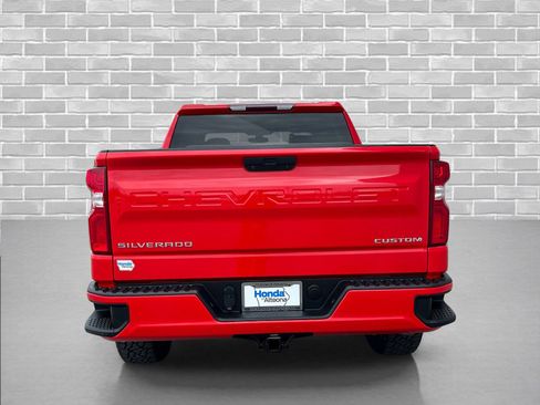 Used 2020 Chevrolet Silverado 1500 Custom w/ Custom Value Package AWD/4WD image 4