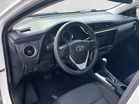 Used 2019 Toyota Corolla LE image 14