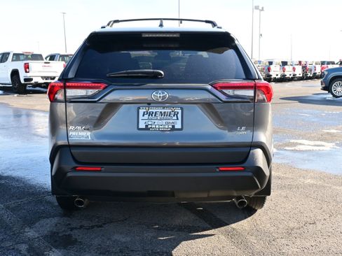 Used 2020 Toyota RAV4 LE image 7