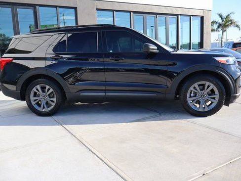 Used 2021 Ford Explorer XLT w/ Equipment Group 202A image 2