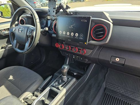 Used 2019 Toyota Tacoma TRD Sport AWD/4WD image 12