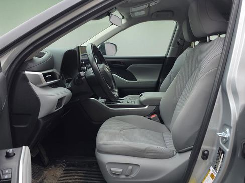 Used 2023 Toyota Highlander LE image 11