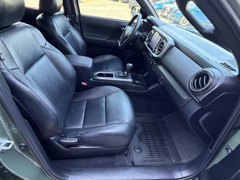 Used 2021 Toyota Tacoma TRD Sport w/ TRD Premium Sport Package AWD/4WD image 22
