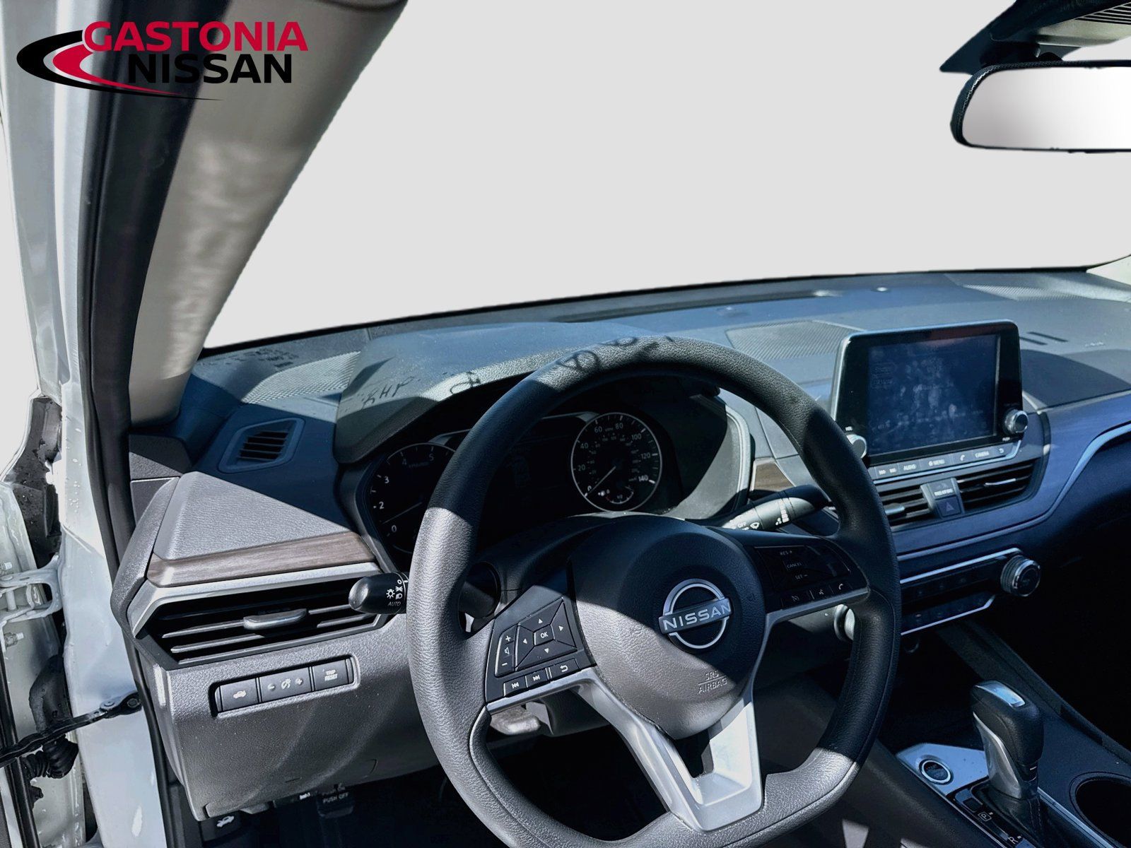 Used 2025 Nissan Altima 2.5 SV FWD image 11