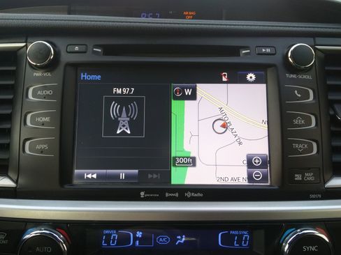 Used 2017 Toyota Highlander AWD V6 image 24