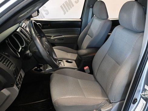 Used 2014 Toyota Tacoma PreRunner w/ SR5 Package RWD image 16