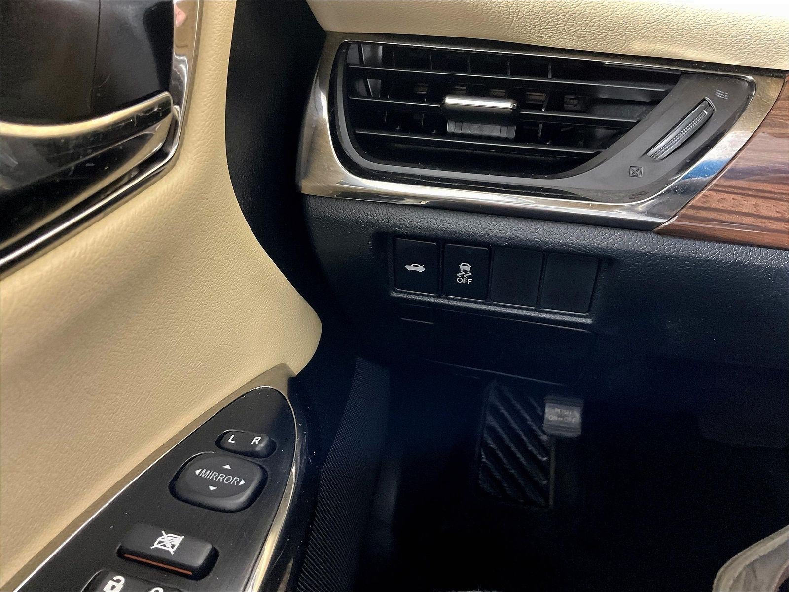 Used 2015 Toyota Avalon XLE FWD image 15
