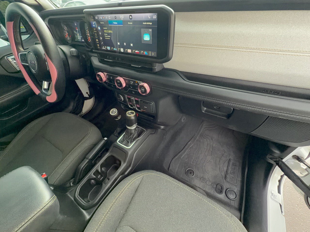 Used 2024 Jeep Wrangler Unlimited Sahara AWD/4WD image 31