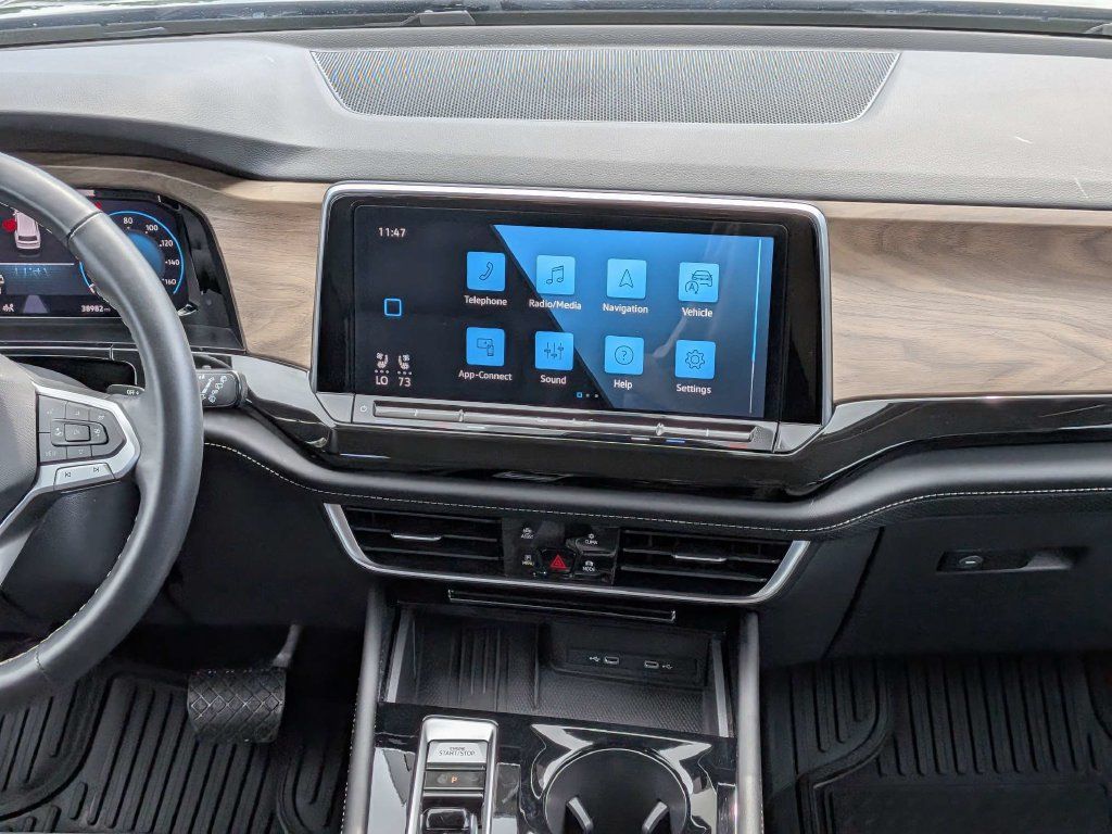 Used 2025 Volkswagen Atlas SE FWD image 17