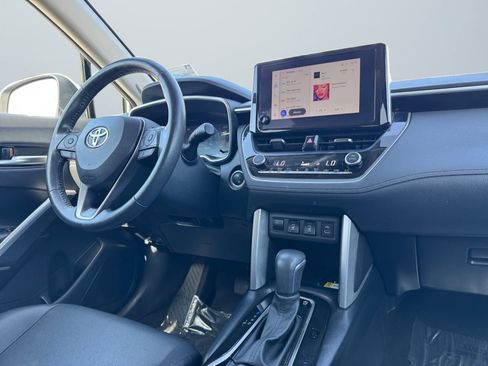 Used 2023 Toyota Corolla Cross XLE w/ Convenience Package image 14