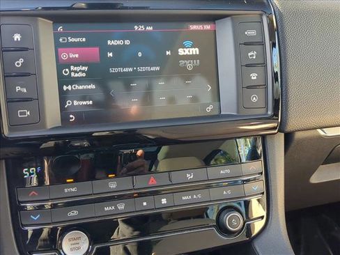 Used 2018 Jaguar F-PACE Premium image 13