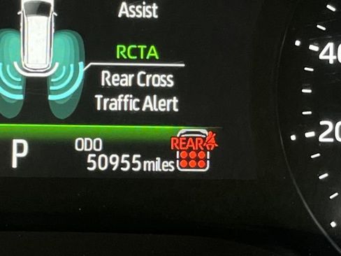 Used 2025 Toyota Sienna XLE image 6