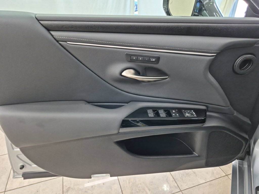 Certified 2025 Lexus ES 350 w/ Premium Package FWD image 17