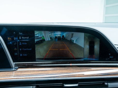 Used 2024 Cadillac Escalade Premium Luxury AWD/4WD image 14