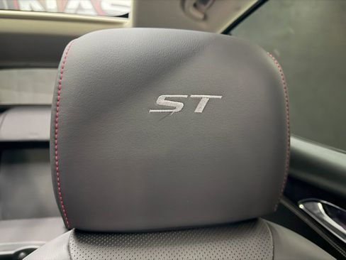 Used 2023 Buick Envision Essence w/ Sport Touring Package image 38