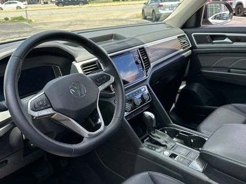 Used 2023 Volkswagen Atlas SE w/ Panoramic Sunroof Package FWD image 22