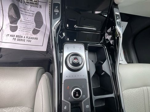 Certified 2023 Kia Sorento SX Prestige w/ Panoramic Sunroof Package AWD/4WD image 21