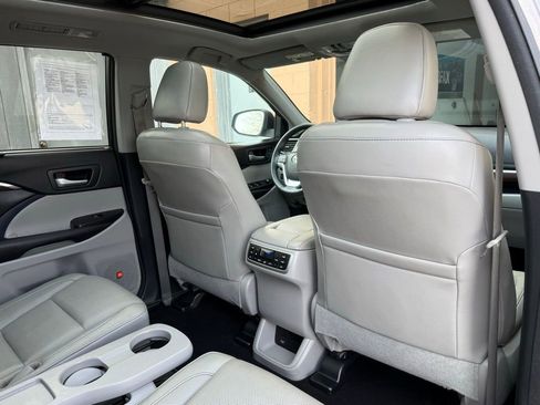 Used 2016 Toyota Highlander Limited Platinum AWD/4WD image 20